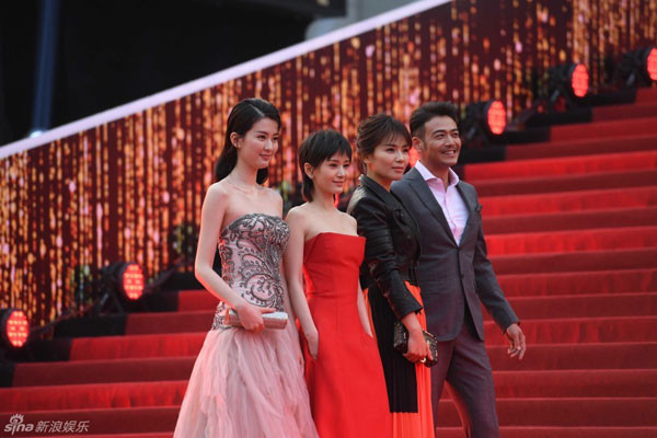Lưu Đào cùng dàn sao "Hoan lạc tụng" ra mắt báo chí. dong-khiet-gay-go-vong-mot-man-hinh-phang-11