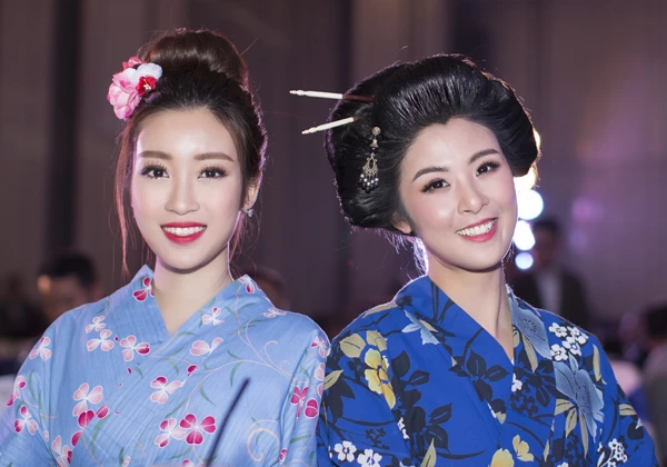 Đỗ Mỹ Linh, Ngọc Hân diện kimono dự sự kiện