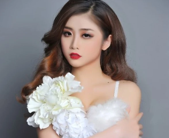 Á khôi Trương Thái Thùy Dương đại diện Việt Nam dự thi Miss Heritage 2017