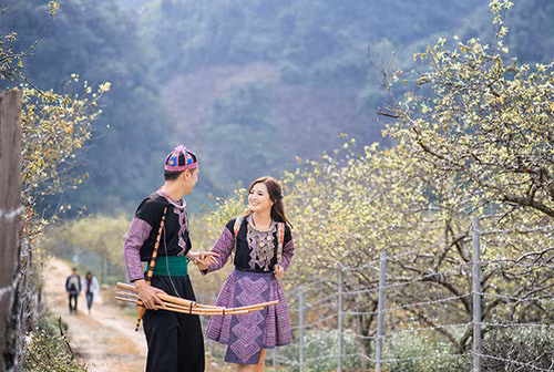 “hotgirl dan toc” tung bi chong sap cuoi gia lam nguoi giao hang den nha xem mat - 16