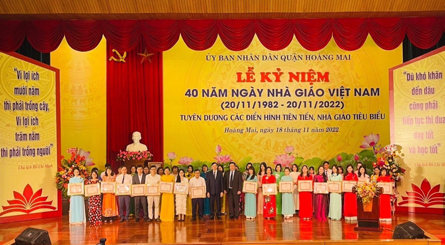 Thầy Nguyễn Mạnh Hải được Chủ tịch UBND quận Hoàng Mai tặng giấy khen giáo viên đã có thành tích xuất sắc trong công tác của ngành Giáo dục và Đào tạo quận Hoàng Mai giai đoạn 2017 – 2022. Thầy Nguyễn Mạnh Hải được Chủ tịch UBND quận Hoàng Mai tặng giấy khen giáo viên đã có thành tích xuất sắc trong công tác của ngành Giáo dục và Đào tạo quận Hoàng Mai giai đoạn 2017 – 2022.