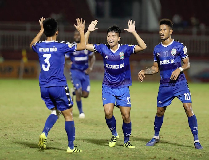 Niềm vui của các cầu thủ B.Bình Dương khi ghi bàn mở tỷ số Niềm vui của các cầu thủ B.Bình Dương khi ghi bàn mở tỷ số