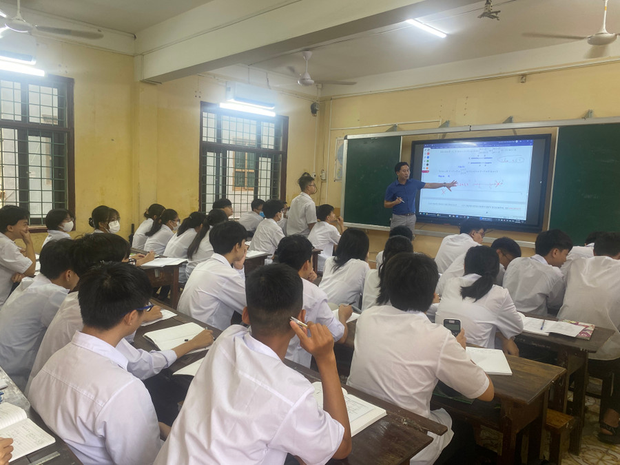 Cuộc đua tuyển sinh vào lớp 10 công lập tại TP Thanh Hoá vô cùng căng thẳng. Cuộc đua tuyển sinh vào lớp 10 công lập tại TP Thanh Hoá vô cùng căng thẳng.