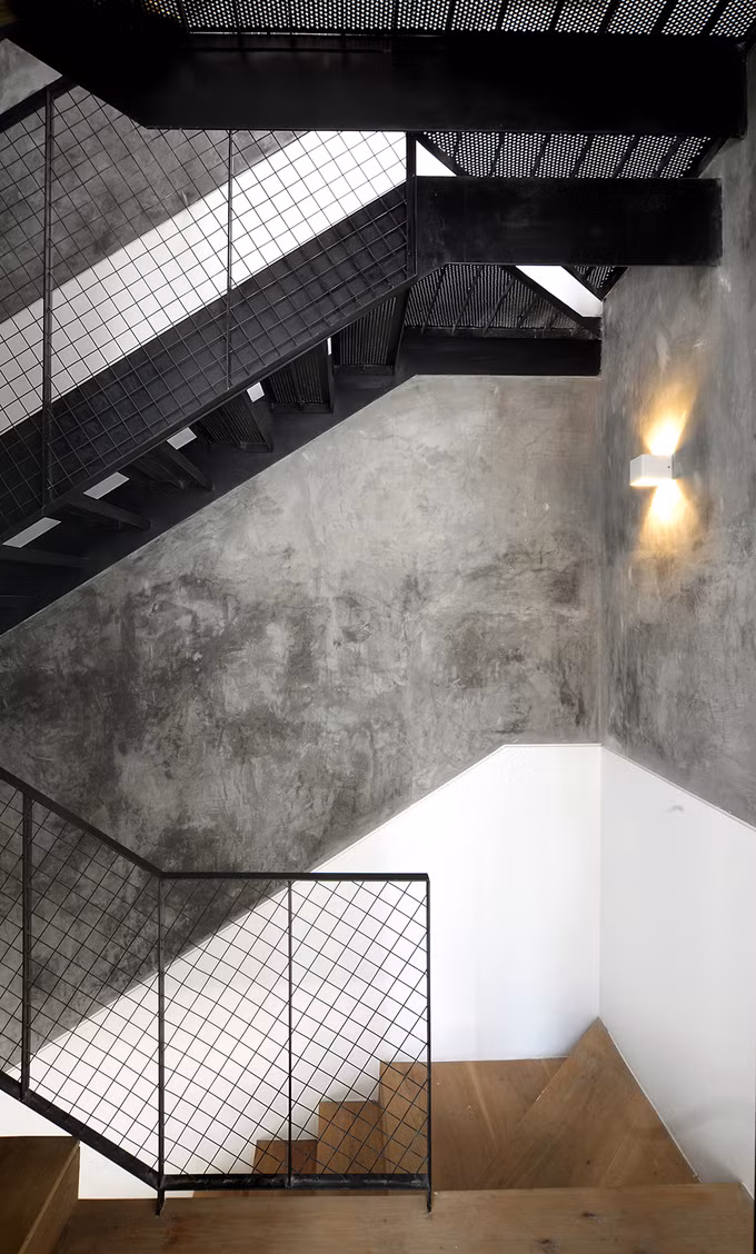 Nhà méo 6 cạnh có phong cách tối giản ở TP HCM