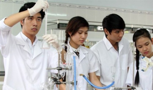 Sinh viên thực hành thí nghiệm. Ảnh minh họa/ Internet Sinh viên thực hành thí nghiệm. Ảnh minh họa/ Internet