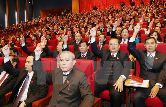 Các đại biểu biểu quyết thông qua Nghị quyết Đại hội XII Đảng Cộng sản Việt Nam. Ảnh minh họa: TTXVN. Các đại biểu biểu quyết thông qua Nghị quyết Đại hội XII Đảng Cộng sản Việt Nam. Ảnh minh họa: TTXVN.