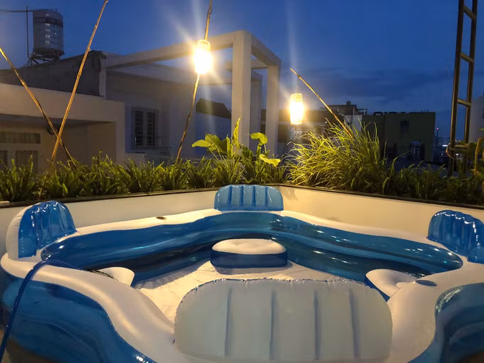 Nhà méo 6 cạnh có phong cách tối giản ở TP HCM