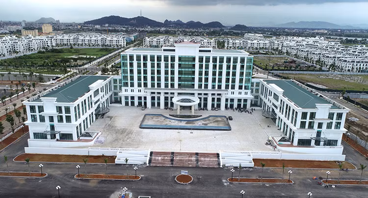 Trung tâm hành chính TP Thanh Hoá hoạt động từ 9/12. Ảnh: Lê Hoàng.