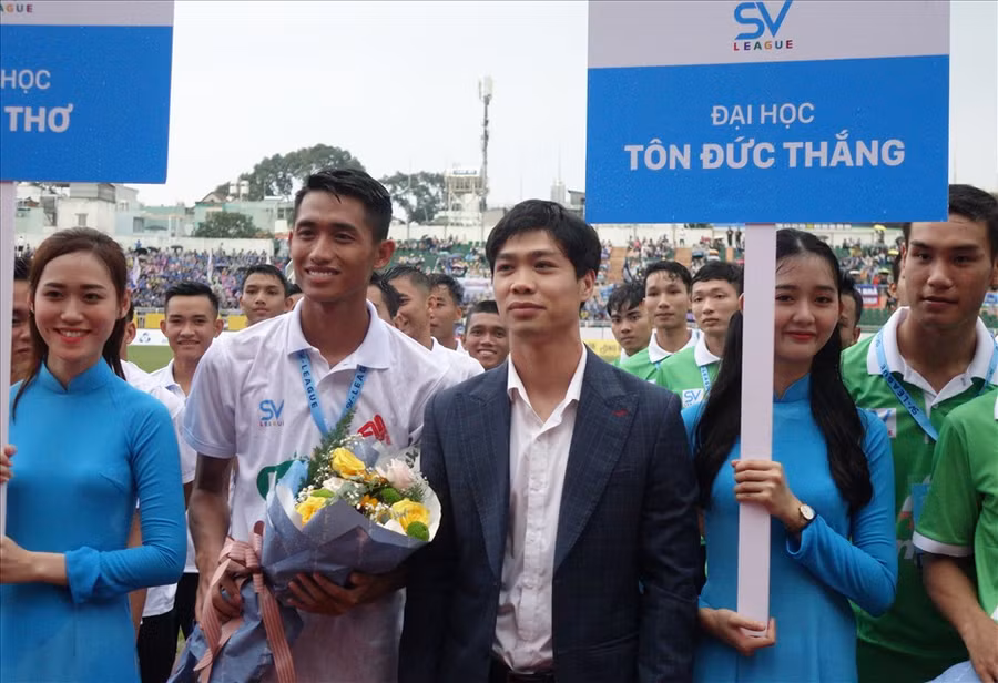 Cầu thủ Công Phượng tham dự lễ khai mạc giải SV- League 2020