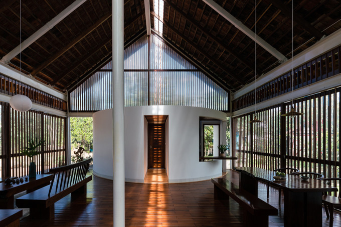 Ngôi nhà độc đáo ở Đắk Lắk được báo nước ngoài đồng loạt đưa tin ảnh 7 Ngôi nhà Đắk Lắk có 3 góc thò ra khỏi mái