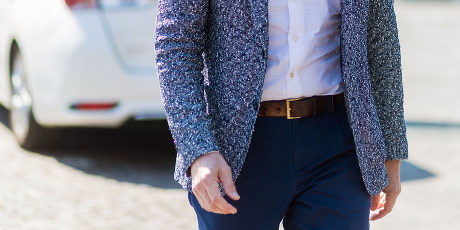 Một chiếc thắt lưng vừa vặn sẽ tạo điểm nhấn cho trang phục của bạn.Ảnh: Esquire. 6 cach giup dan ong hap dan phu nu hon bang dang ve ben ngoai hinh anh 4