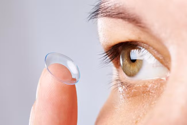 Từ những ca bệnh bị hỏng mắt, các nhà khoa học khuyến cáo người dân cần từ bỏ ngay thói quen này khi ngủ - Ảnh 1.