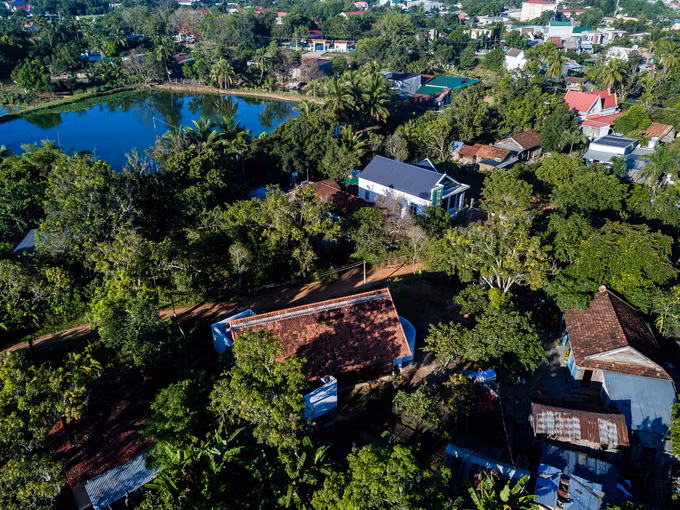 Ngôi nhà Đắk Lắk có 3 góc thò ra khỏi mái