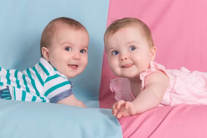 Tại sao số lượng bé trai sinh ra lại nhiều hơn bé gái mỗi năm?