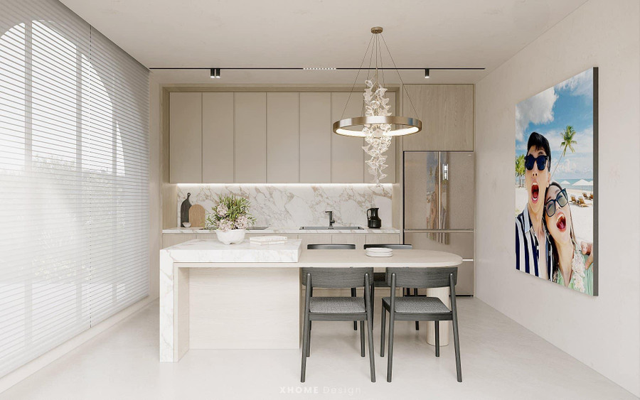 Ảnh cưới hạnh phúc của cặp đôi được treo ở nhiều phòng.