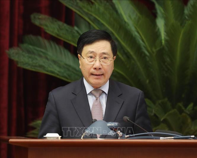 Đồng chí Phạm Bình Minh, Ủy viên Bộ Chính trị, Phó Thủ tướng Thường trực Chính phủ trình bày báo cáo tại hội nghị.