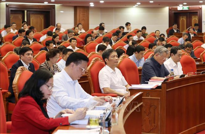 Các đồng chí lãnh đạo Đảng, Nhà nước cùng các đại biểu dự hội nghị.