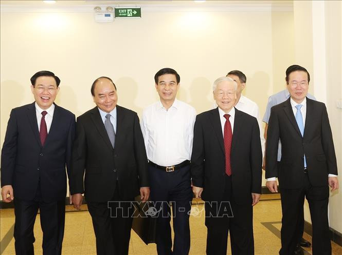 Tổng Bí thư Nguyễn Phú Trọng và các đồng chí lãnh đạo Đảng, Nhà nước đến dự hội nghị.