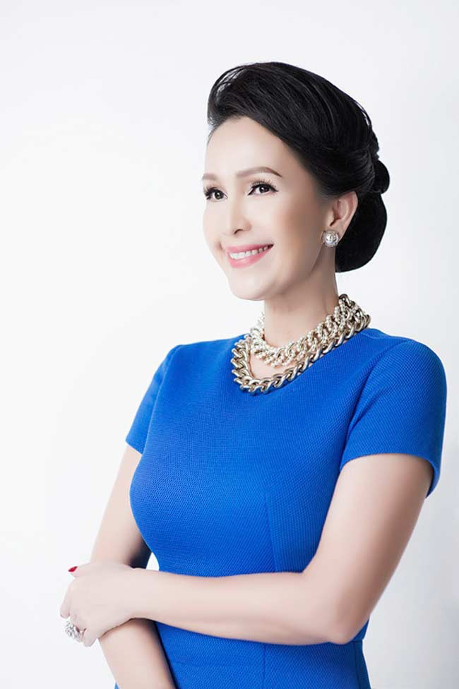 ve dep "bat lao" cua 3 my nhan viet tung quen mat tren cuon lich cua moi nha hinh anh 7