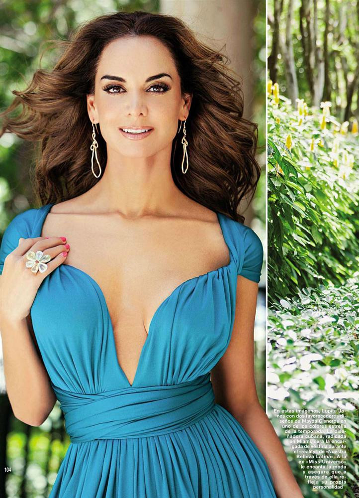 Mẹ là Hoa hậu Hoàn vũ tuyệt sắc, con trai cũng đẹp tựa nam thần ảnh 5 Mẹ là Hoa hậu Hoàn vũ tuyệt sắc nên con trai cũng đẹp tựa nam thần trong tranh-5