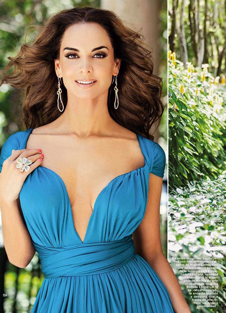 Mẹ là Hoa hậu Hoàn vũ tuyệt sắc nên con trai cũng đẹp tựa nam thần trong tranh-5