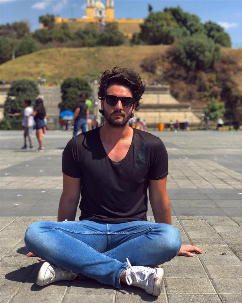 Mẹ là Hoa hậu Hoàn vũ tuyệt sắc, con trai cũng đẹp tựa nam thần ảnh 15 Mẹ là Hoa hậu Hoàn vũ tuyệt sắc nên con trai cũng đẹp tựa nam thần trong tranh-15