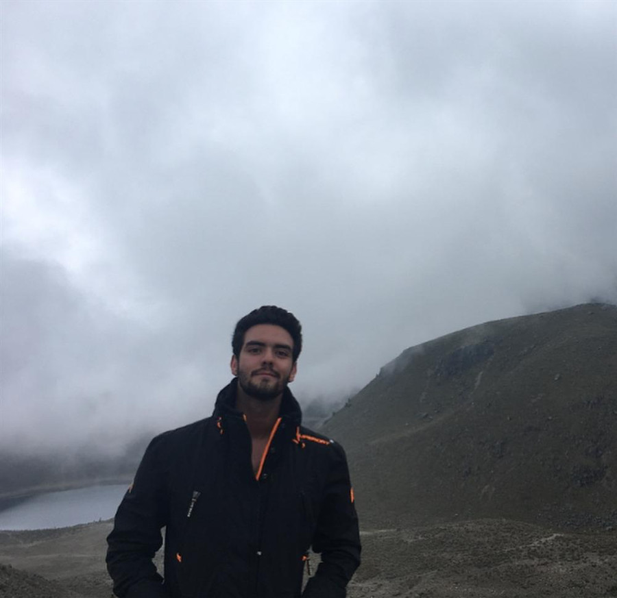 Mẹ là Hoa hậu Hoàn vũ tuyệt sắc, con trai cũng đẹp tựa nam thần ảnh 14 Mẹ là Hoa hậu Hoàn vũ tuyệt sắc nên con trai cũng đẹp tựa nam thần trong tranh-14