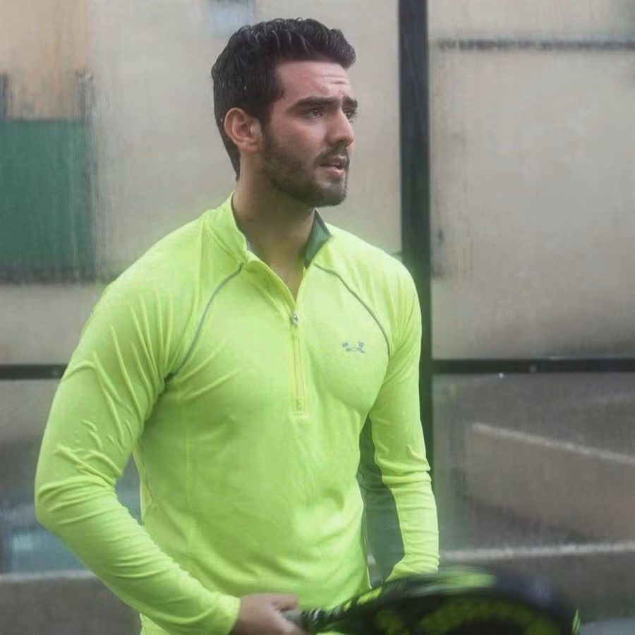 Mẹ là Hoa hậu Hoàn vũ tuyệt sắc nên con trai cũng đẹp tựa nam thần trong tranh-9