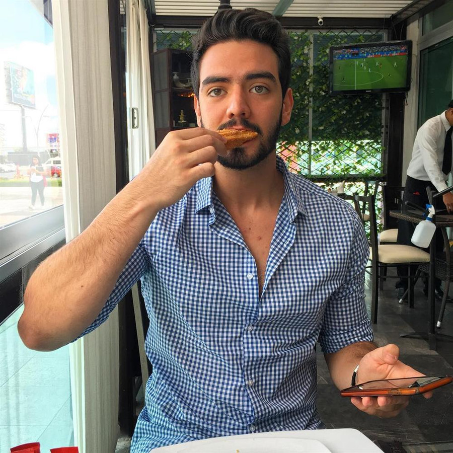 Mẹ là Hoa hậu Hoàn vũ tuyệt sắc, con trai cũng đẹp tựa nam thần ảnh 17 Mẹ là Hoa hậu Hoàn vũ tuyệt sắc nên con trai cũng đẹp tựa nam thần trong tranh-17