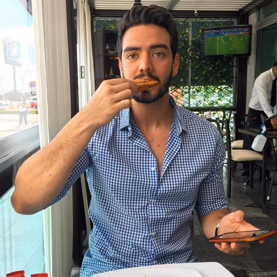 Mẹ là Hoa hậu Hoàn vũ tuyệt sắc nên con trai cũng đẹp tựa nam thần trong tranh-17