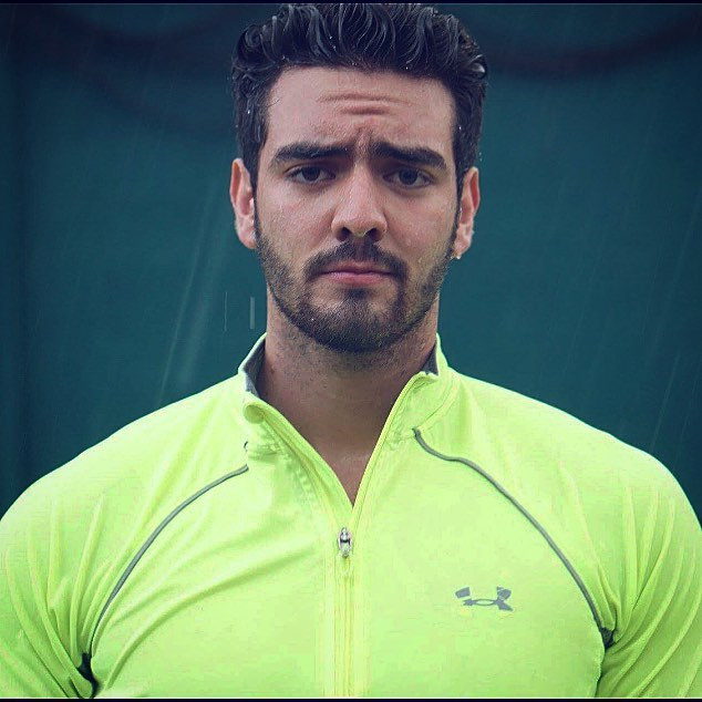 Mẹ là Hoa hậu Hoàn vũ tuyệt sắc, con trai cũng đẹp tựa nam thần ảnh 8 Mẹ là Hoa hậu Hoàn vũ tuyệt sắc nên con trai cũng đẹp tựa nam thần trong tranh-8