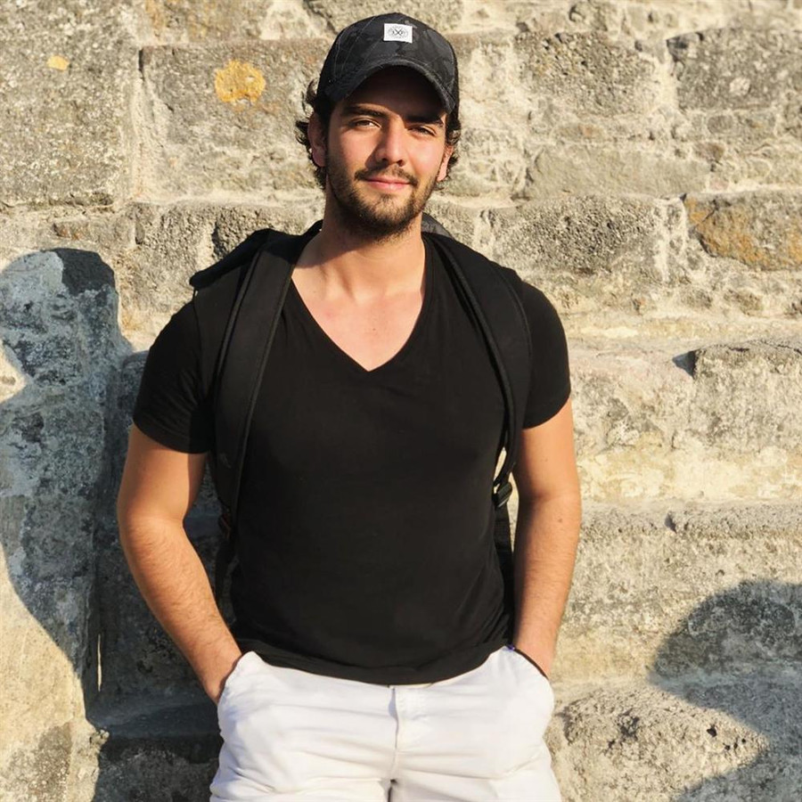 Mẹ là Hoa hậu Hoàn vũ tuyệt sắc, con trai cũng đẹp tựa nam thần ảnh 16 Mẹ là Hoa hậu Hoàn vũ tuyệt sắc nên con trai cũng đẹp tựa nam thần trong tranh-16