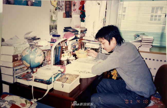 Ai cũng có một thời trẻ trâu: Giả Nãi Lượng tóc vàng hoe, gầy nhom cực kỳ đáng yêu - Ảnh 6. Ai cũng có một thời trẻ trâu: Giả Nãi Lượng tóc vàng hoe, gầy nhom cực kỳ đáng yêu - Ảnh 6.