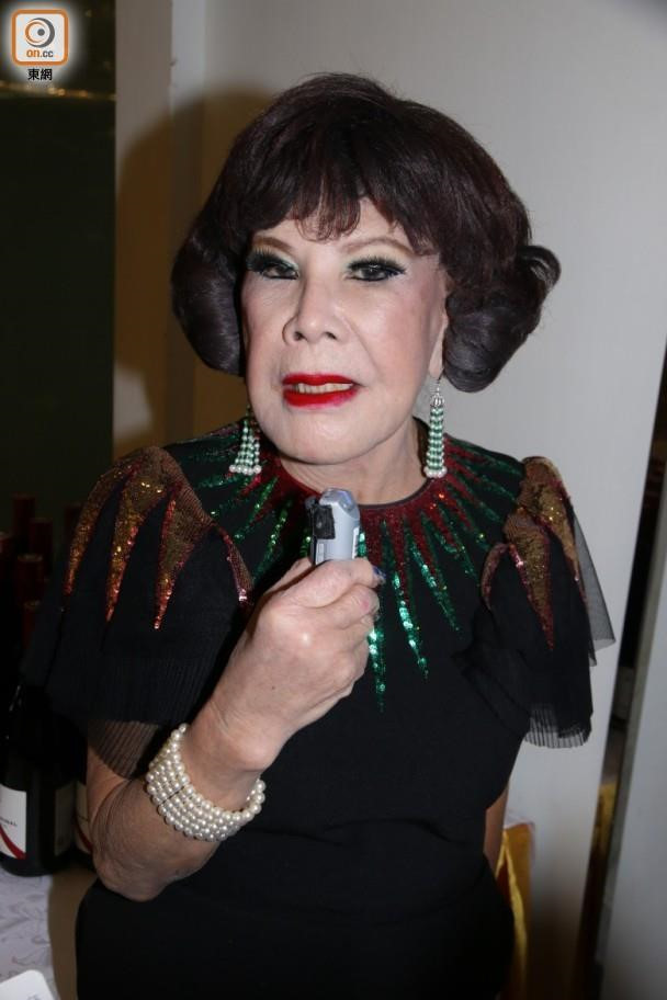 "Thảm họa thẩm mỹ Hong Kong" làm đủ nghề để kiếm sống ở tuổi U90 ảnh 10