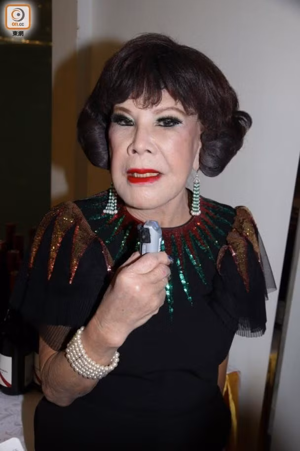 "Thảm họa thẩm mỹ Hong Kong" làm đủ nghề để kiếm sống ở tuổi U90 ảnh 10