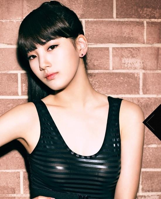 4. Suzy: Bảng xếp hạng sẽ không còn đáng tin cậy nếu vắng bóng cô nàng từng là "gà cưng" của JYP Entertainment. Suzy là cựu thành viên nhóm nhạc nữ Miss A, cô bắt đầu trở nên nổi tiếng ở Hàn nhờ bộ phim truyền hình đình đám một thời -Dream High (2012). 5 nu than tuong noi tieng nhat lich su Kpop hinh anh 8