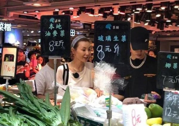 Sự nghiệp rực rỡ và nhan sắc khuynh thành thời kỳ vàng son của Trương Mạn Ngọc - Ảnh 15. Sự nghiệp rực rỡ và nhan sắc khuynh thành thời kỳ vàng son của Trương Mạn Ngọc - Ảnh 15.