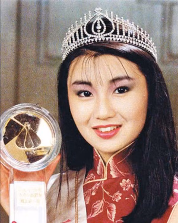 Sự nghiệp rực rỡ và nhan sắc khuynh thành thời kỳ vàng son của Trương Mạn Ngọc - Ảnh 3. Sự nghiệp rực rỡ và nhan sắc khuynh thành thời kỳ vàng son của Trương Mạn Ngọc - Ảnh 3.