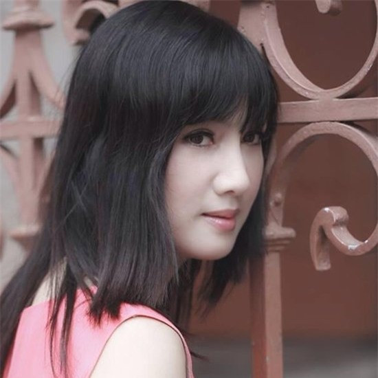 ve dep "bat lao" cua 3 my nhan viet tung quen mat tren cuon lich cua moi nha hinh anh 5