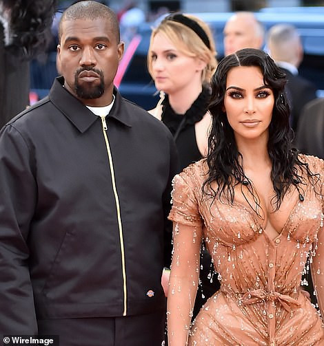 Biết nhà Kardashian giàu nhưng ai ngờ giàu đến độ này: Thầu hẳn khu đất khổng lồ xây 6 biệt thự trăm tỷ chỉ vì 1 lý do đơn giản - Ảnh 2. Biết nhà Kardashian giàu nhưng ai ngờ giàu đến độ này: Thầu hẳn khu đất khổng lồ xây 6 biệt thự trăm tỷ chỉ vì 1 lý do đơn giản - Ảnh 2.