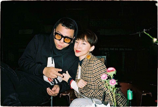 Tháng 12/2018, trong tang lễ của mẹ Hoàng Touliver, Tóc Tiên đội tang và lo toan công việc như 1 người thân trong gia đình. Điều này khiến nhiều người khẳng định cặp đôi đã bí mật kết hôn trước đó. Song, họ vẫn hoàn toàn giữ im lặng. 