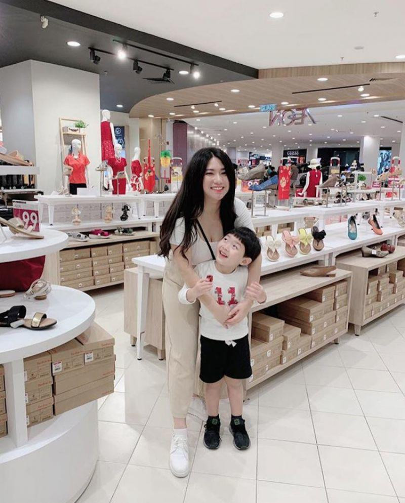 Em trai đi lạc, chị gái hotgirl đăng 1 tấm ảnh khiến các chàng trai xếp hàng xin tìm hộ ảnh 2 em trai di lac, chi gai hotgirl dang 1 tam anh khien cac chang trai xep hang xin tim ho - 2