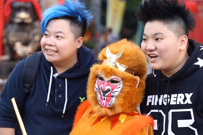 "Thảm họa thẩm mỹ Hong Kong" làm đủ nghề để kiếm sống ở tuổi U90 ảnh 5