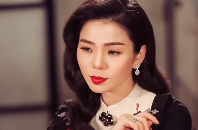 Lệ Quyên được mệnh danh là "đại gia ngầm" của showbiz Việt khi sở hữu khối tài sản khủng: biệt thự triệu đô, xế hộp hạng sang, túi xách hiệu đắt tiền... Ảnh: TL