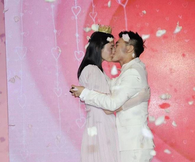 ‘Chân dài’ Victoria’s Secret vừa được thiếu gia sòng bạc Macau cầu hôn là ai? - ảnh 3