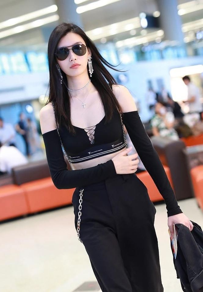 ‘Chân dài’ Victoria’s Secret vừa được thiếu gia sòng bạc Macau cầu hôn là ai? - ảnh 18