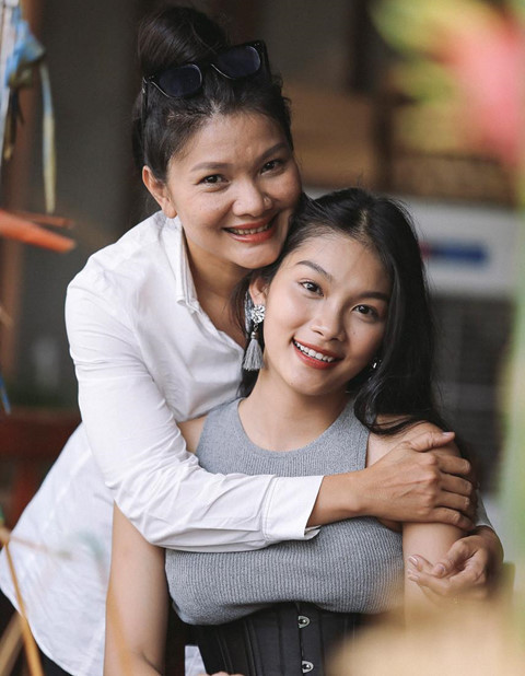 Kiều Trinh cũng không ủng hộ để con gái 13 tuổi đóng cảnh nóng. Kim Chi, Kieu Trinh: