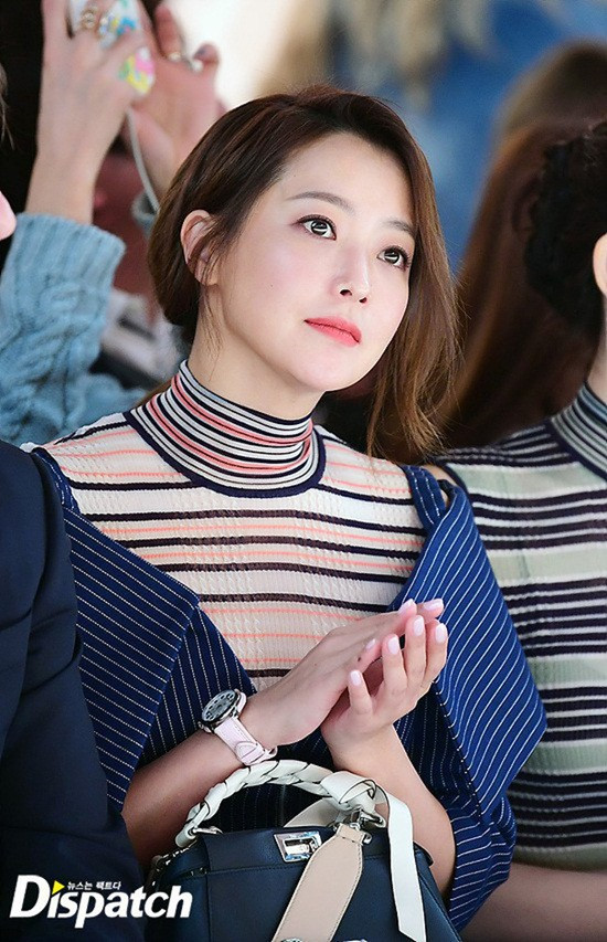 Vẻ đẹp đỉnh cao ở tuổi 42 khiến Kim Hee Sun được ca ngợi là 