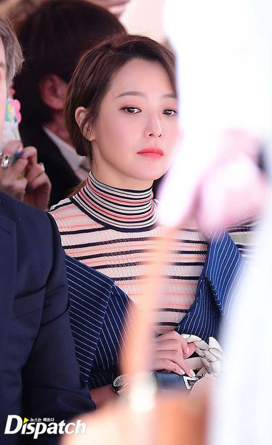 Vẻ đẹp đỉnh cao ở tuổi 42 khiến Kim Hee Sun được ca ngợi là 