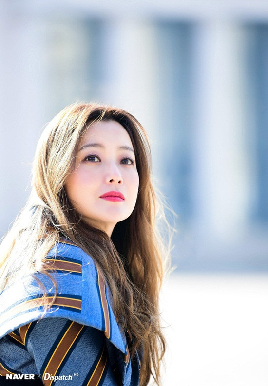 Vẻ đẹp đỉnh cao ở tuổi 42 khiến Kim Hee Sun được ca ngợi là 